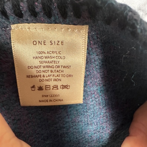 Everlyn K- Colorblock Soft Knit Kimono / Poncho Wrap- One Size - Picture 7 of 9